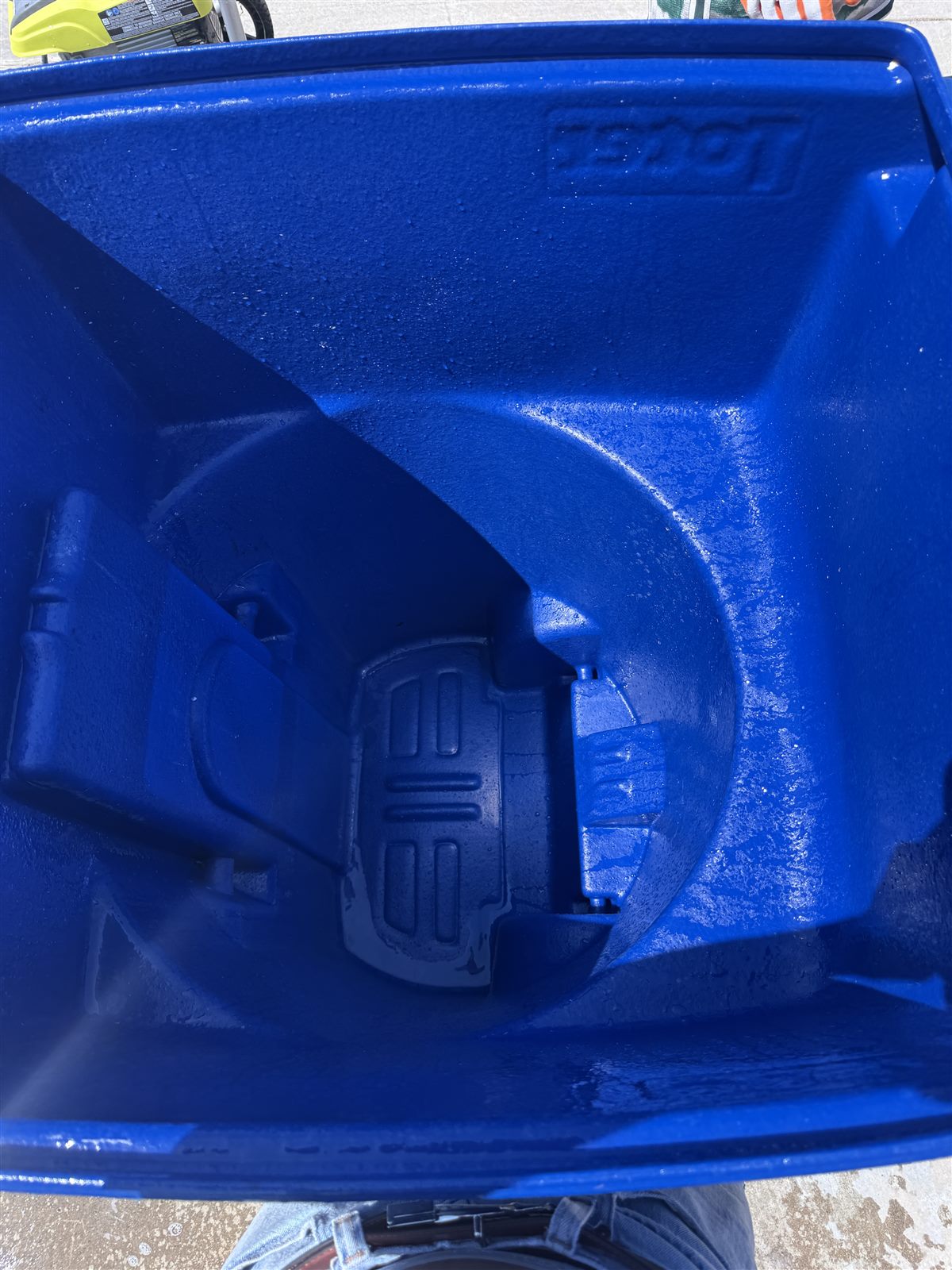 Inside of the same trash can deep-cleaned and sanitized by Rynse Cleaning